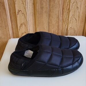 Tilley puffer slippers